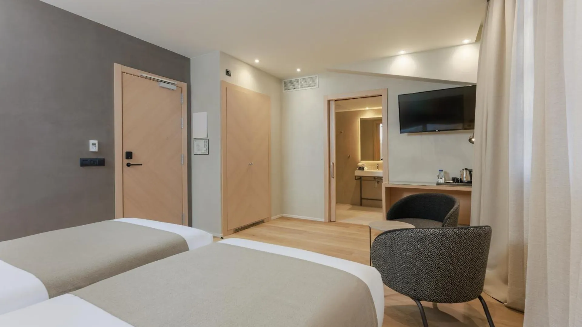 Gran Hotel Barcino Barcelona 4*,