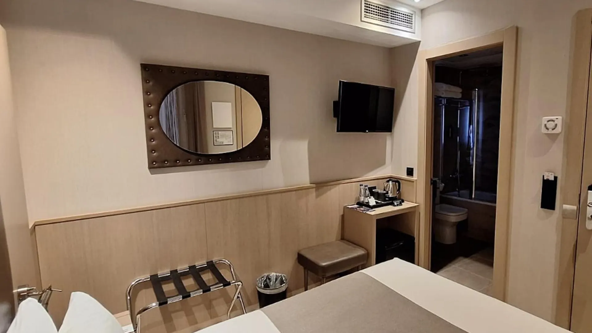 Gran Hotel Barcino Barselona 4*,