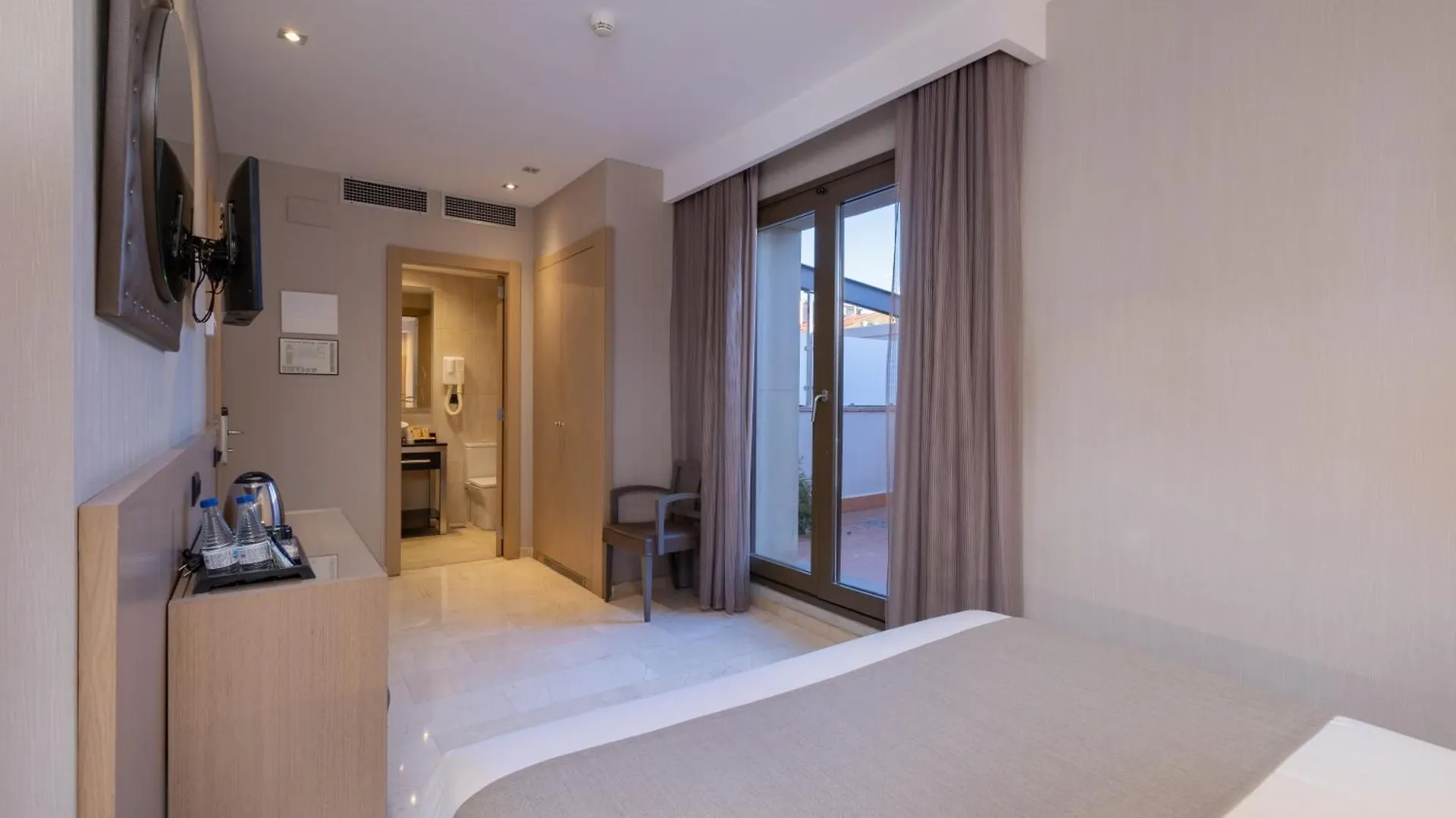 Gran Hotel Barcino Barselona 4*,