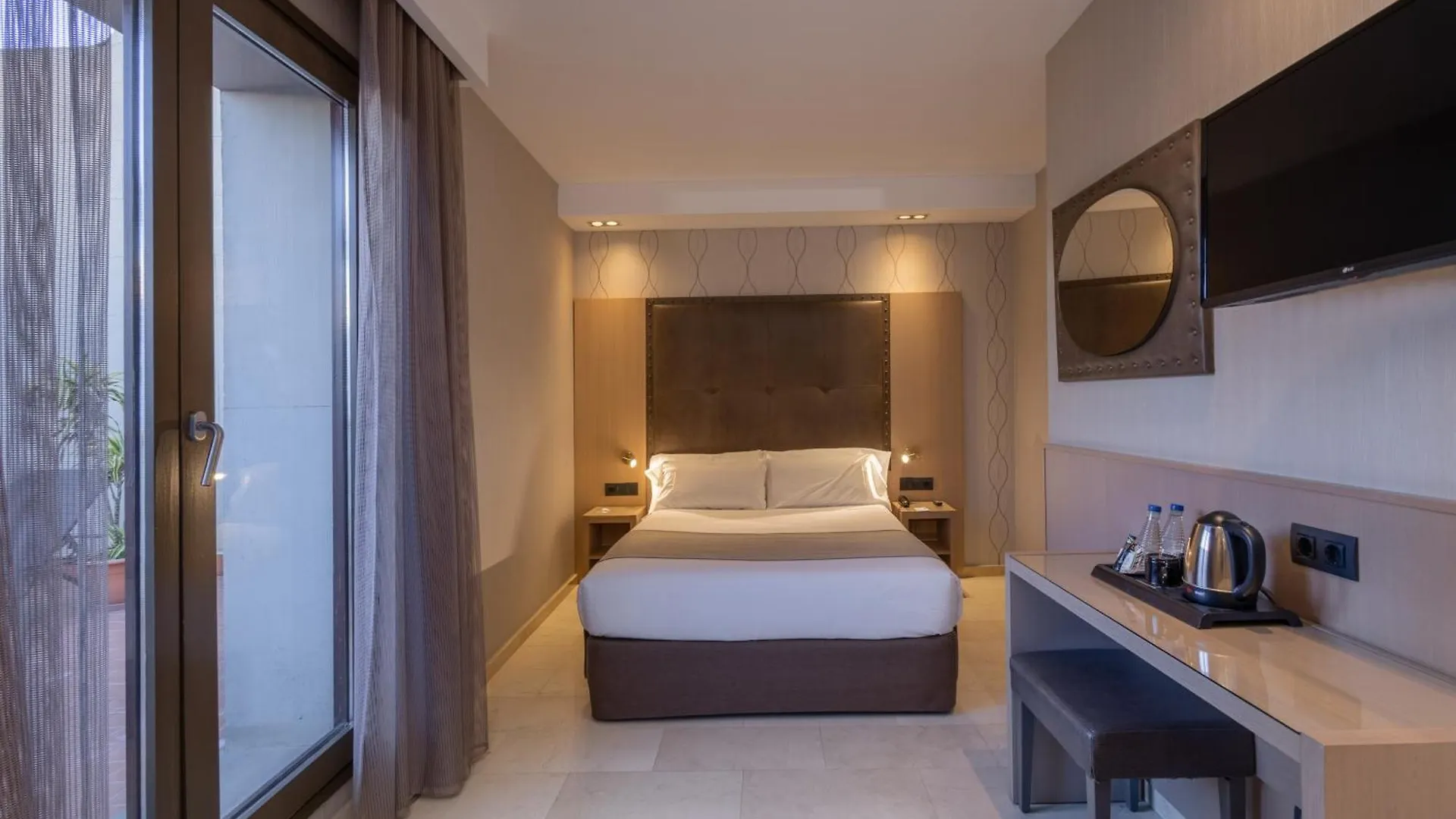 Gran Hotel Barcino Barselona 4*,