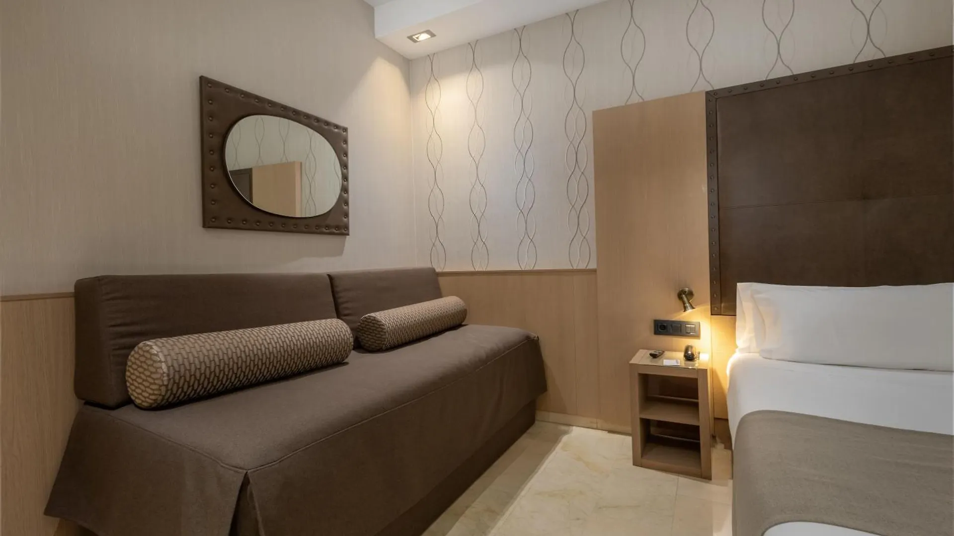 Gran Hotel Barcino Barselona İspanya
