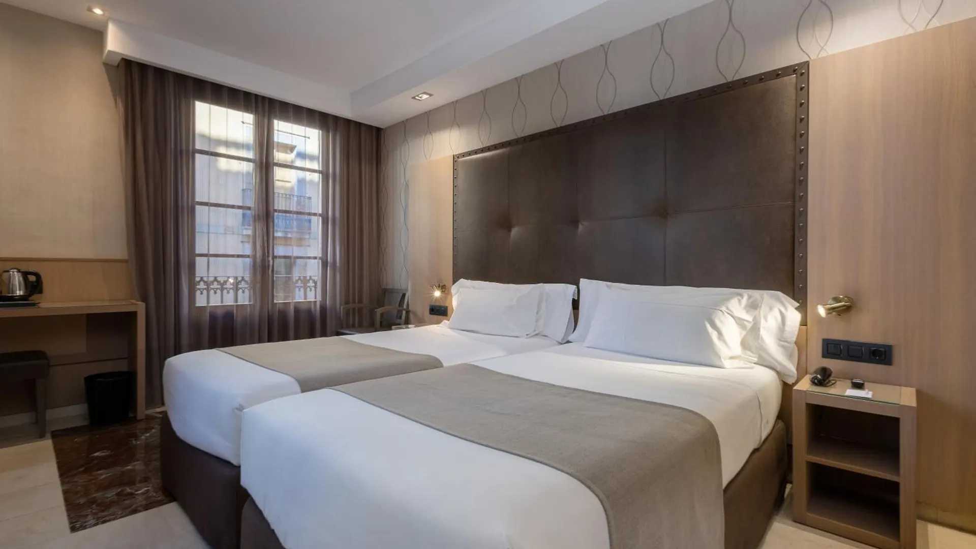 Gran Hotel Barcino Barselona 4*,